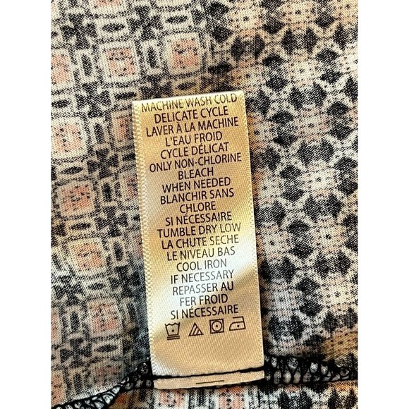 Max Studio Women Medallion Printed V Neck Top Blouse 9701W76 Black Pink Size M - Picture 7 of 7